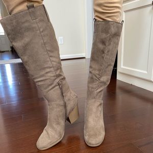 Dress boots 👢 with block heel